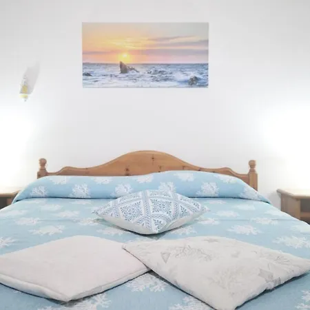 Vista Mare Mozzafiato, A Un Minuto Dalla Spiaggia!